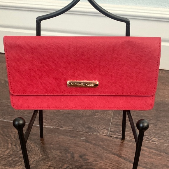 Michael Kors Handbags - Michael Kors Scarlet Wallet 8 X 3 X 1. NEW WITHOUT TAGS